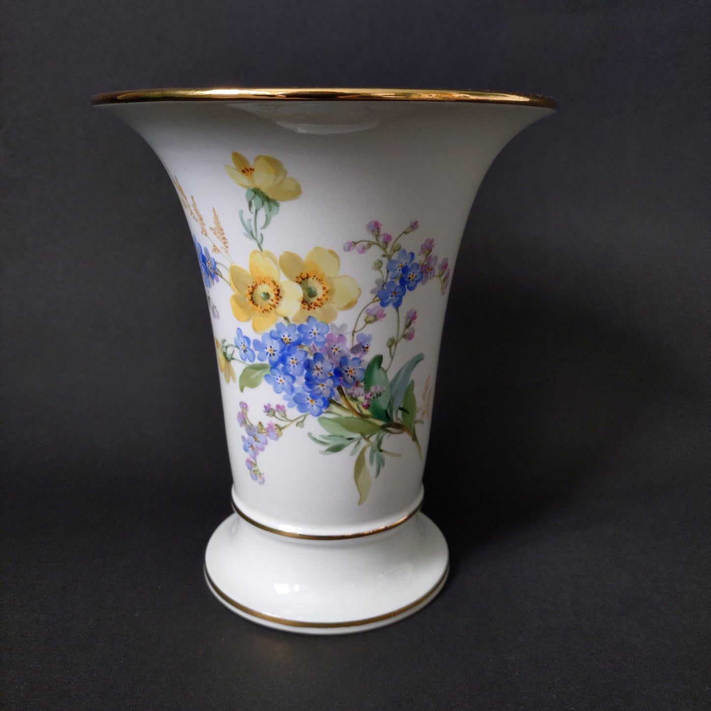 1924年以前Meissenキツネノボタンと忘れな草自然主義絵付けのトランペット型花瓶は高さ約16.5㎝H