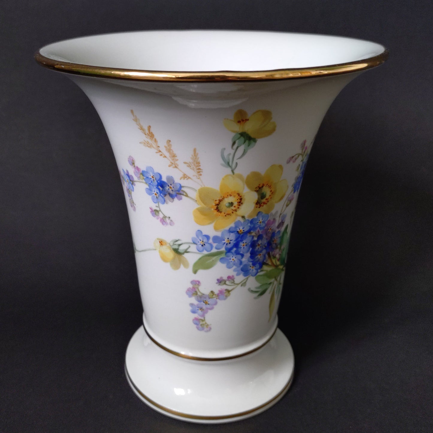 1924年以前Meissenキツネノボタンと忘れな草自然主義絵付けのトランペット型花瓶は高さ約16.5㎝H