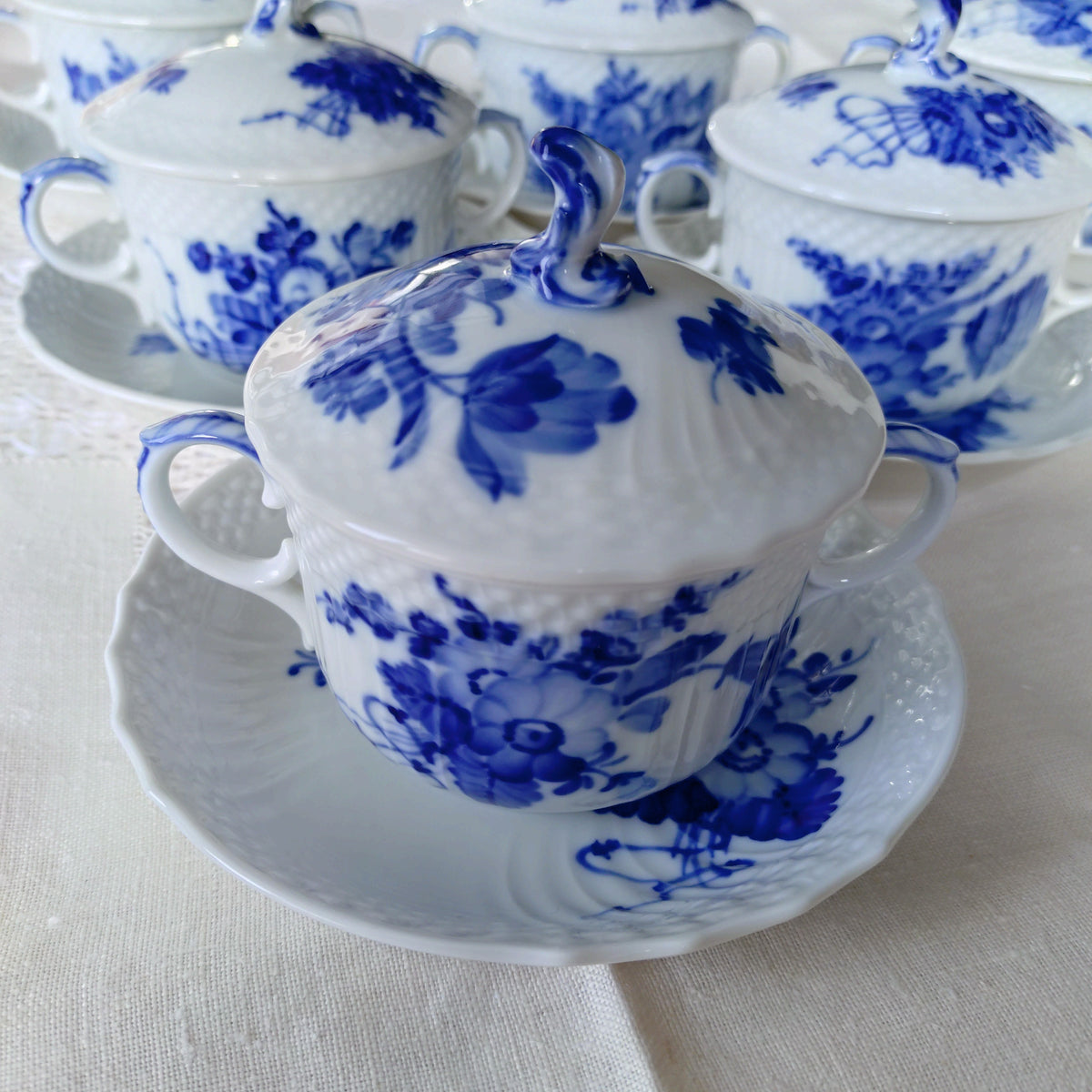 1960～80年代のRoyalCopenhagenブルーフラワーカーブのブイヨンカップソーサー/Blue Flower Curve Bouillon Cup and saucer