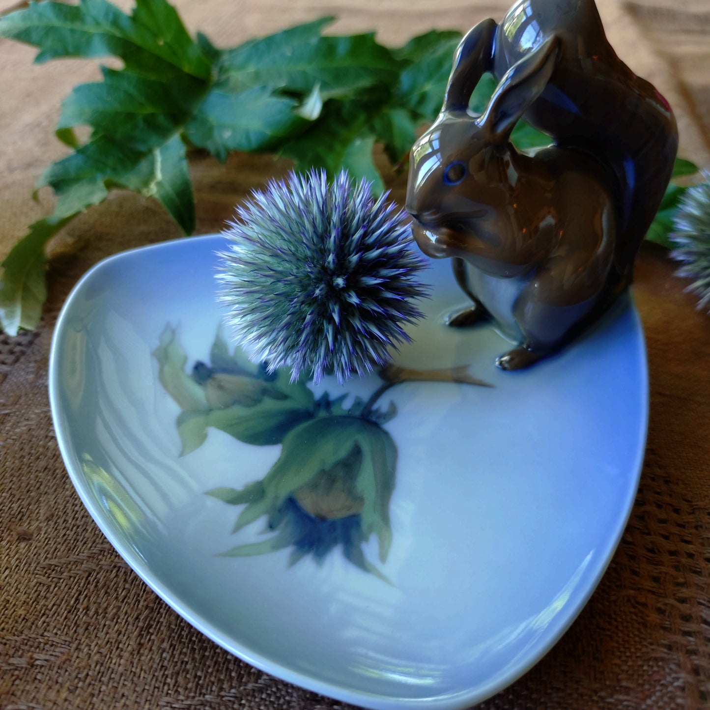 RoyalCopenhagenウサギ🐰のフィギュリン付きのお皿大きさ約12.5㎝×12㎝高さ約8㎝H
